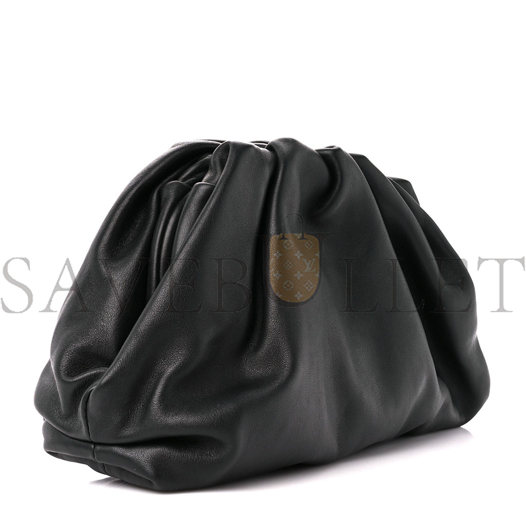 bo*te*ga Ve*ne*ta smooth butter calf teen pouch black (38*18*8)