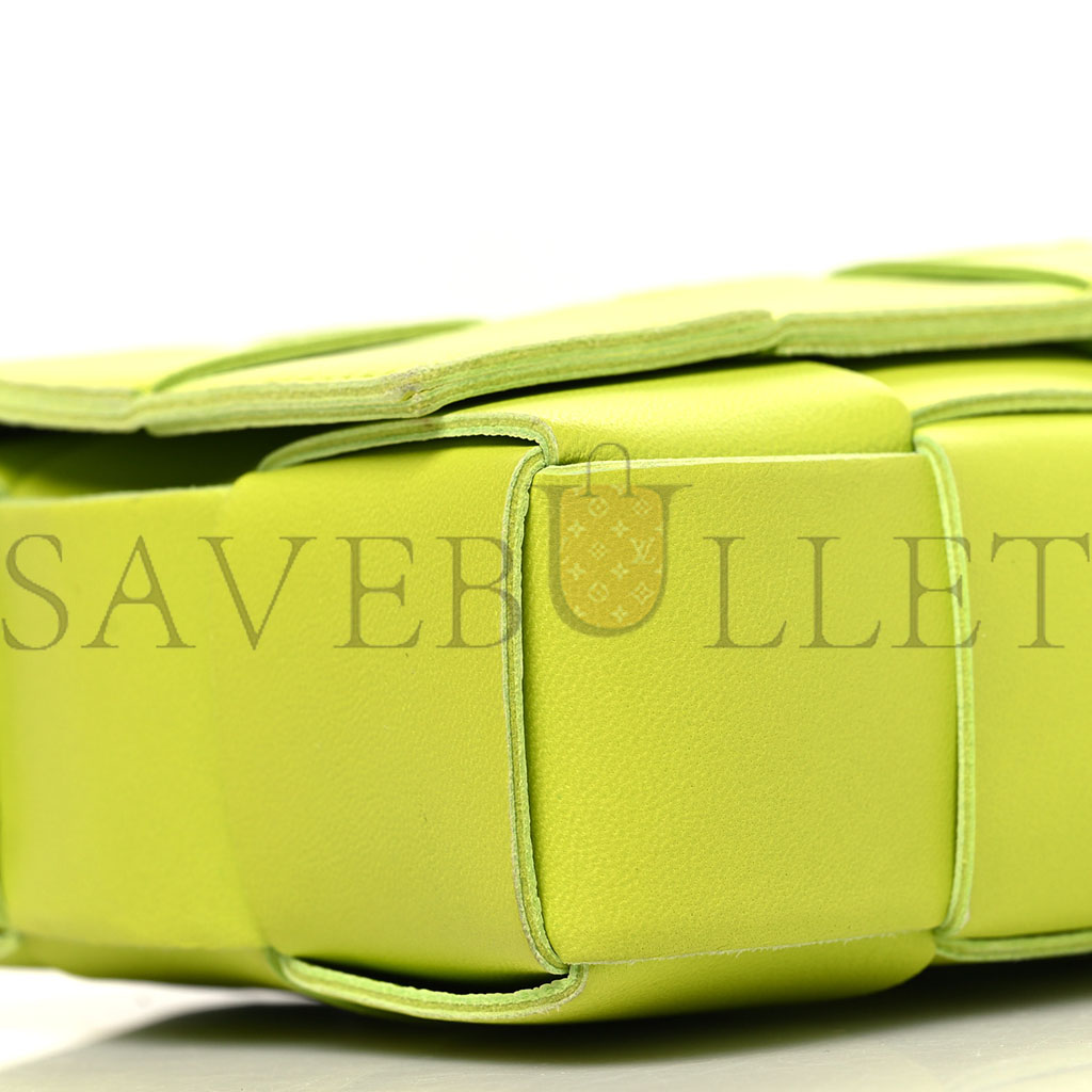 bo*te*ga Ve*ne*ta lambskin maxi intrecciato cassette crossbody bag acid kiwi (23*15*5.5cm)