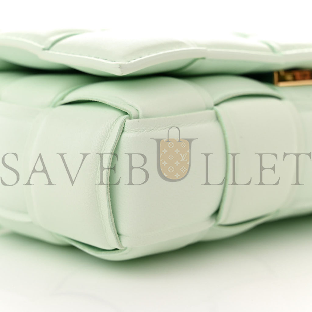 bo*te*ga Ve*ne*ta nappa maxi intrecciato small padded cassette crossbody bag glacier (19*12*5cm)