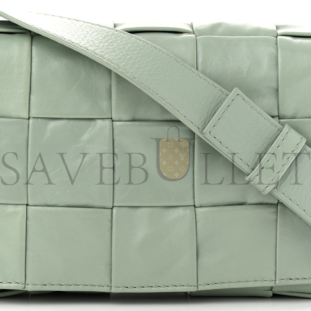 bo*te*ga Ve*ne*ta paper calfskin maxi intreccio cassette crossbody bag sage (19*12*4cm)