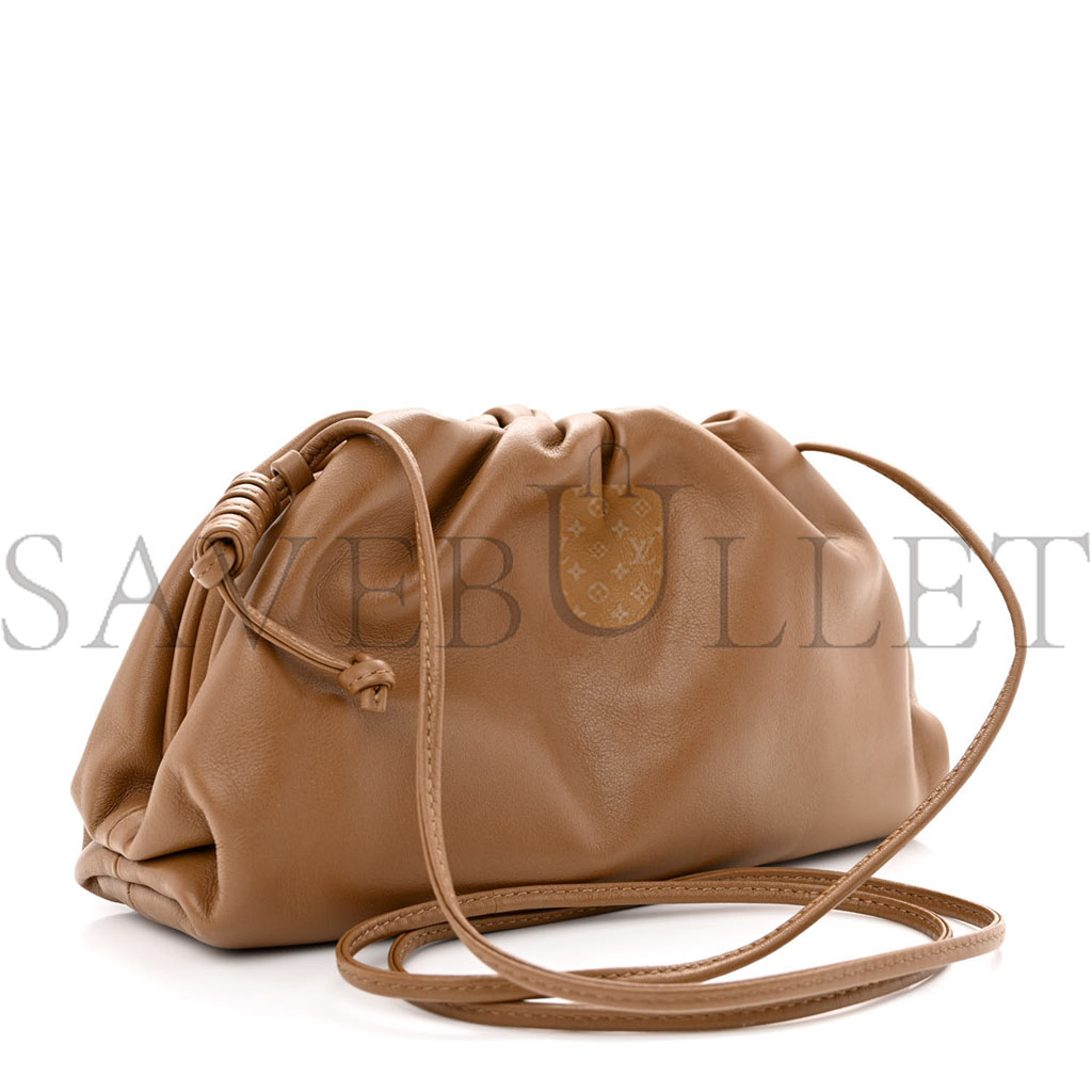 bo*te*ga Ve*ne*ta butter calfskin the mini pouch camel (22*11*6cm)