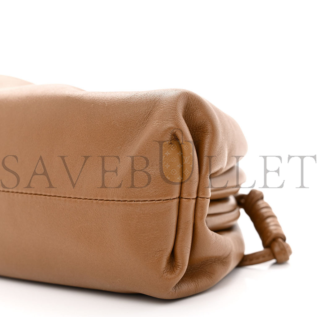 bo*te*ga Ve*ne*ta butter calfskin the mini pouch camel (22*11*6cm)
