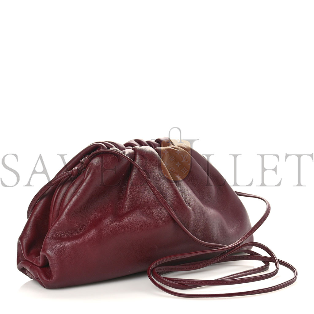 bo*te*ga Ve*ne*ta butter calfskin the mini pouch bordeaux (21*11*5cm)