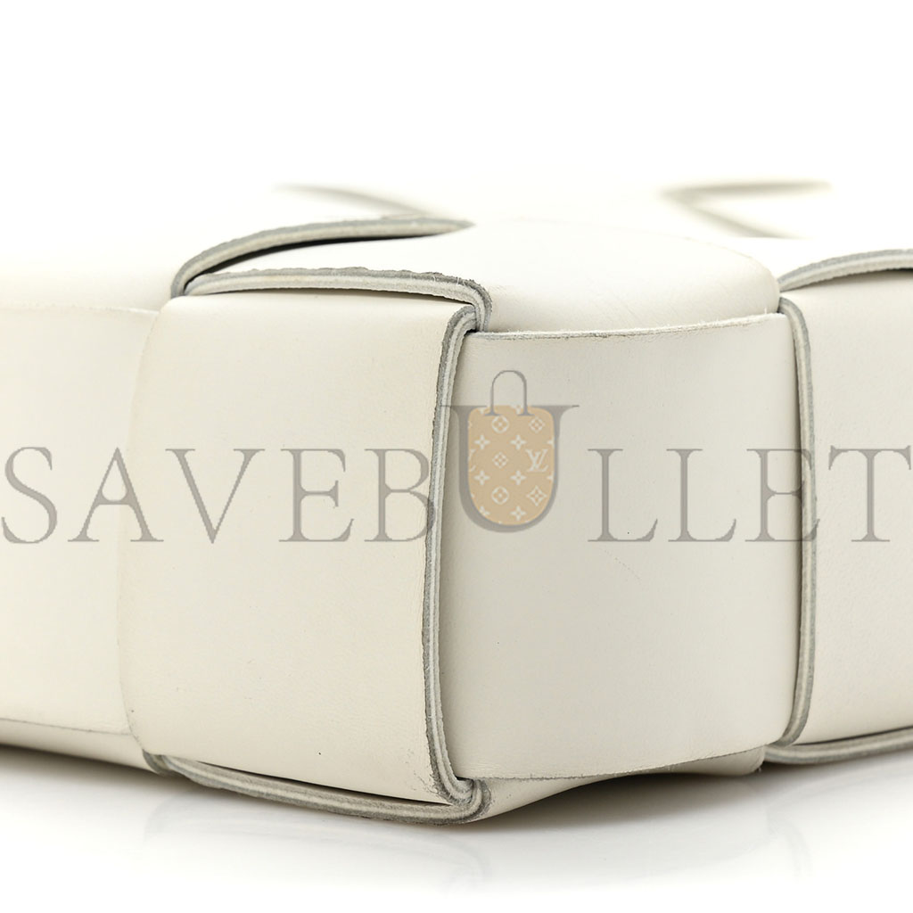 bo*te*ga Ve*ne*ta lambskin maxi intrecciato cassette messenger chalk (26*23*5cm)