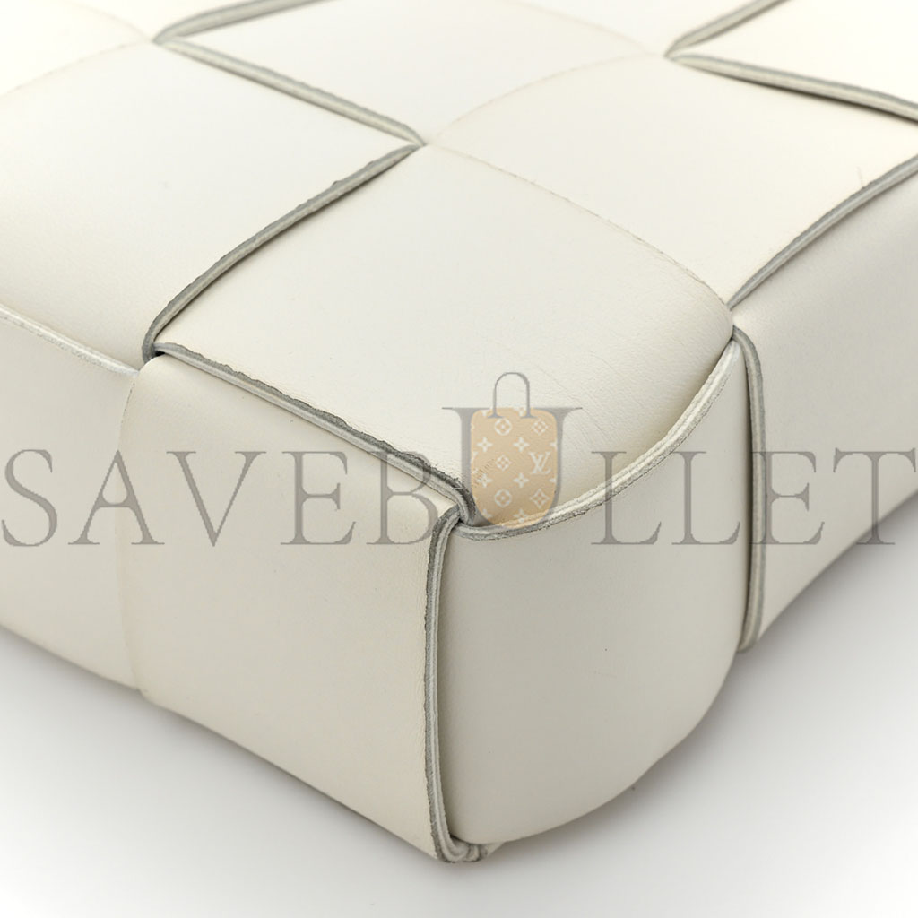 bo*te*ga Ve*ne*ta lambskin maxi intrecciato cassette messenger chalk (26*23*5cm)