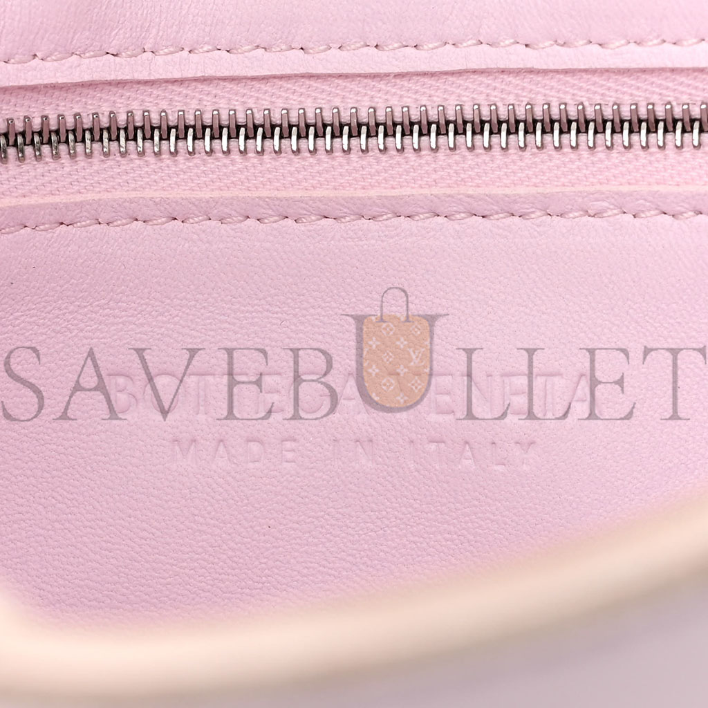 bo*te*ga Ve*ne*ta lambskin maxi intrecciato cassette crossbody bag bliss washed (23*15*5.5cm)