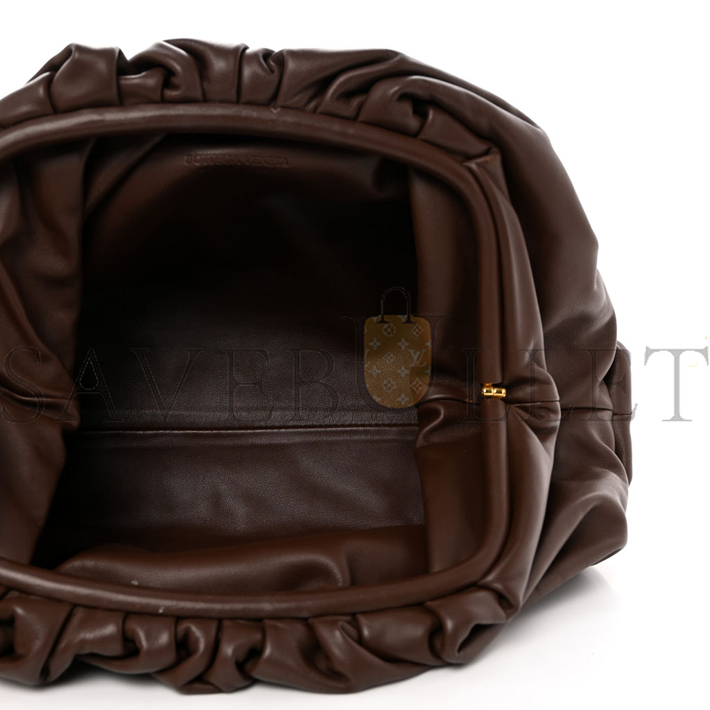 bo*te*ga Ve*ne*ta smooth butter calf the pouch oversized clutch brownie (38*19*8cm)