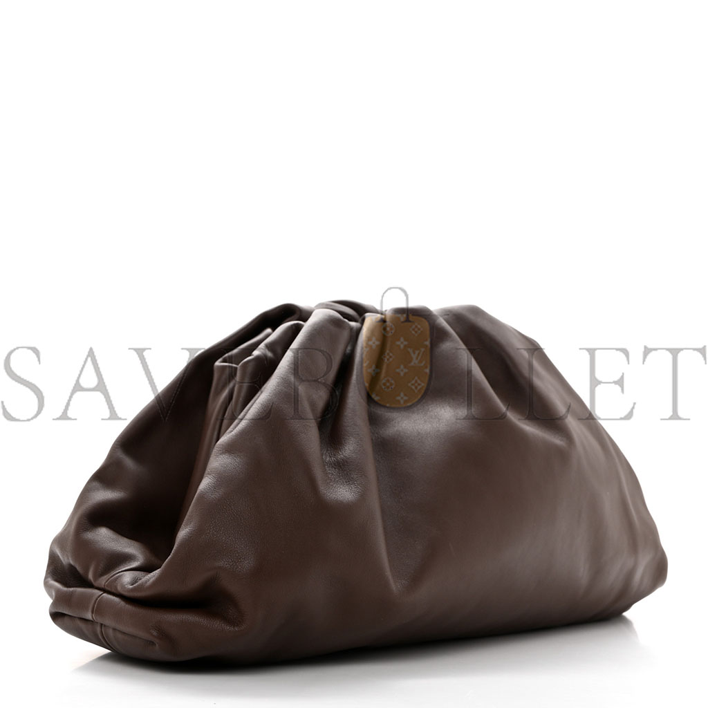 bo*te*ga Ve*ne*ta smooth butter calf the pouch oversized clutch brownie (38*19*8cm)