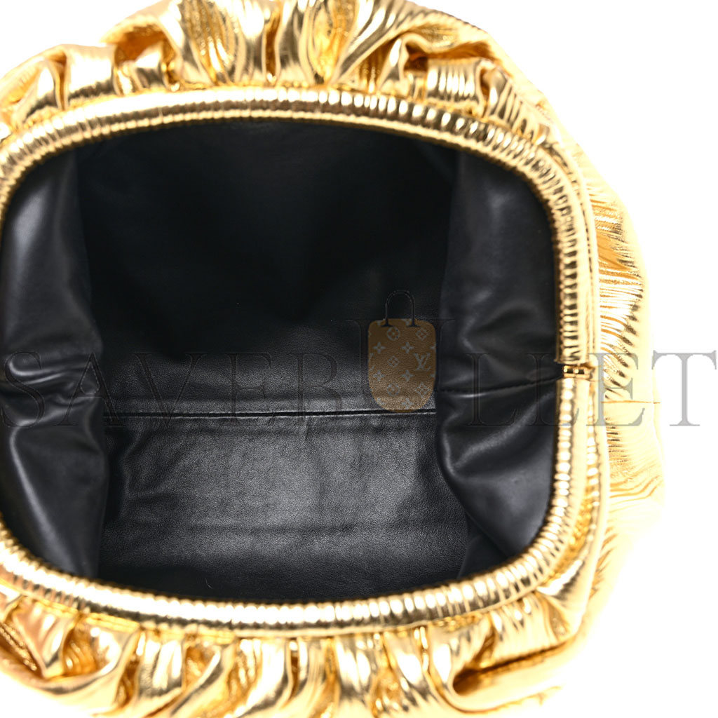 bo*te*ga Ve*ne*ta metallic bark calfskin embossed the pouch oversized clutch oro (39*17*9cm)