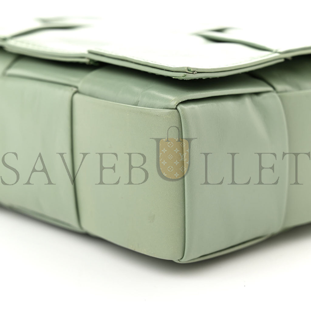 bo*te*ga Ve*ne*ta paper calfskin maxi intreccio cassette crossbody bag sage (23*15*5.5cm)