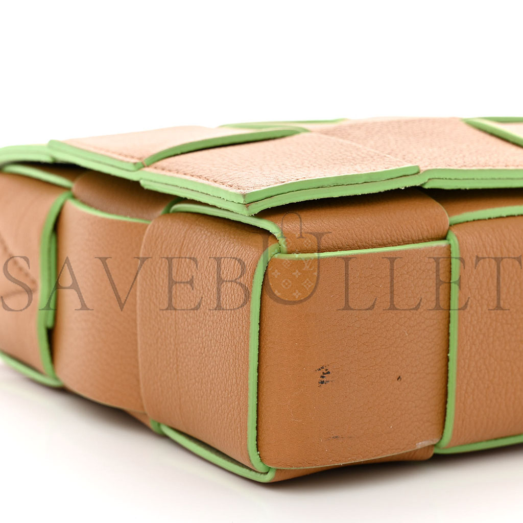 bo*te*ga Ve*ne*ta grained calfskin maxi intrecciato cassette crossbody bag caramel pistachio (23*15*5.5cm)