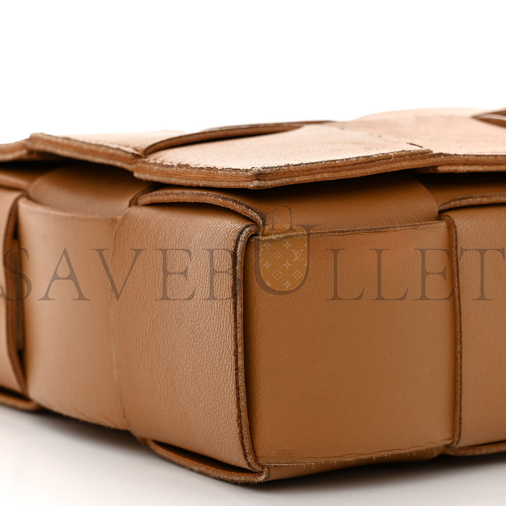 bo*te*ga Ve*ne*ta nappa maxi intreccio cassette bag almond (23*15*5.5cm)