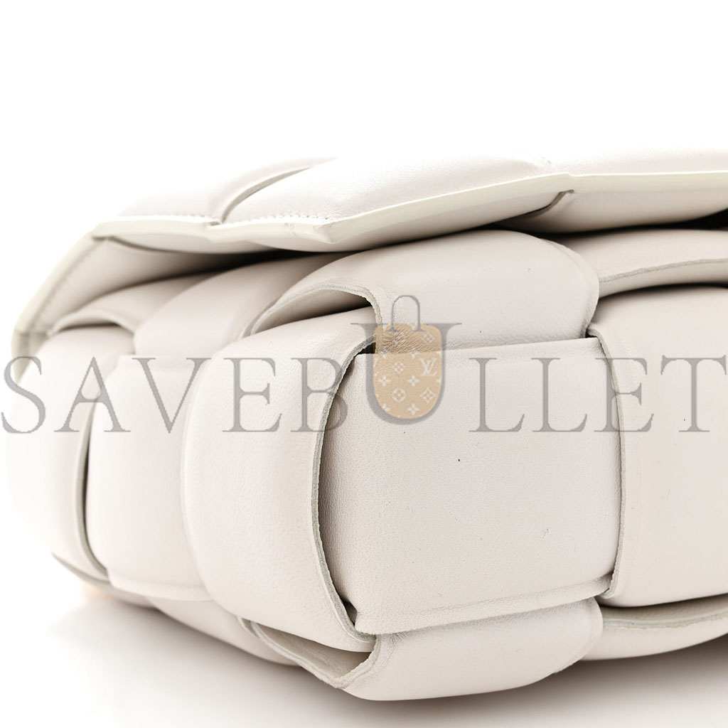 bo*te*ga Ve*ne*ta lambskin maxi intreccio padded chain cassette crossbody bag white (27*17*8cm)