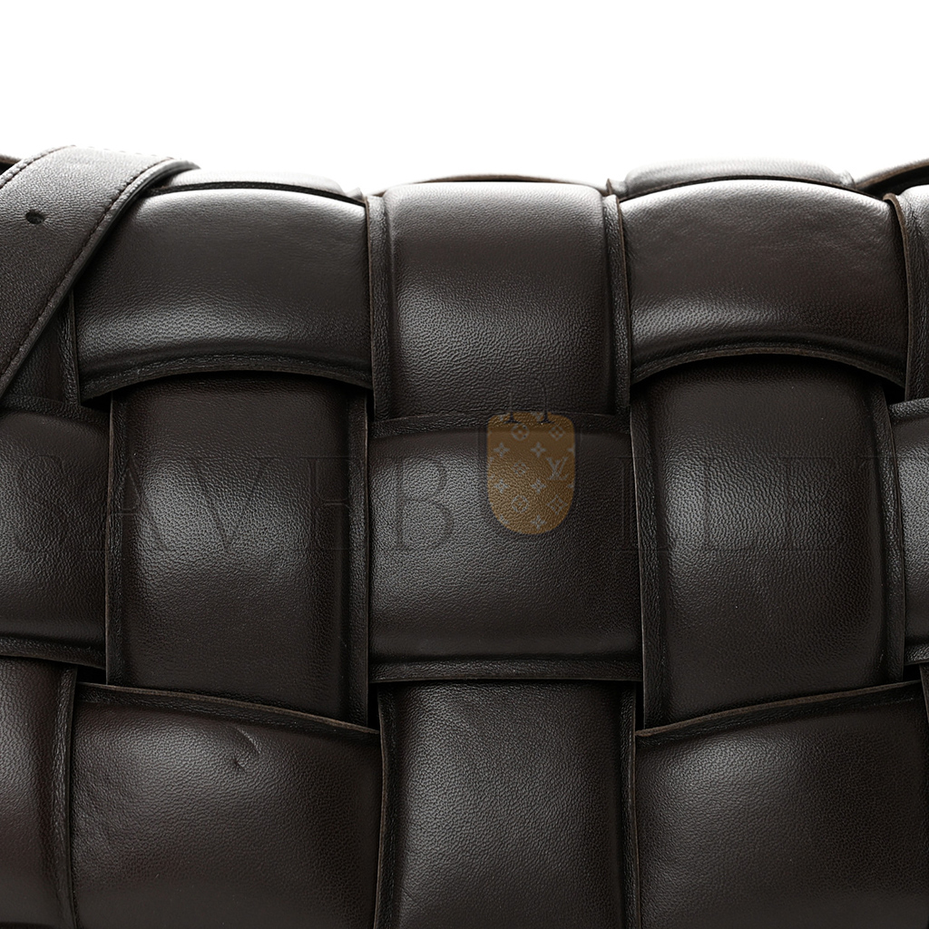 bo*te*ga Ve*ne*ta nappa maxi intreccio padded cassette crossbody bag fondant (26*18*8cm)