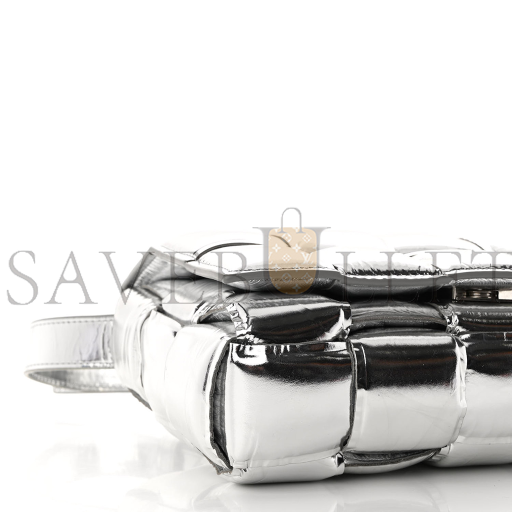 bo*te*ga Ve*ne*ta metallic lambskin padded cassette crossbody bag silver (26*18*8cm)