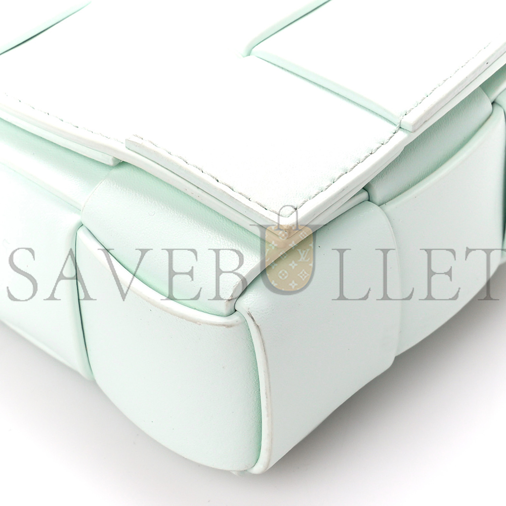 bo*te*ga Ve*ne*ta lambskin maxi intrecciato cassette crossbody bag glacier (19*12*4cm)