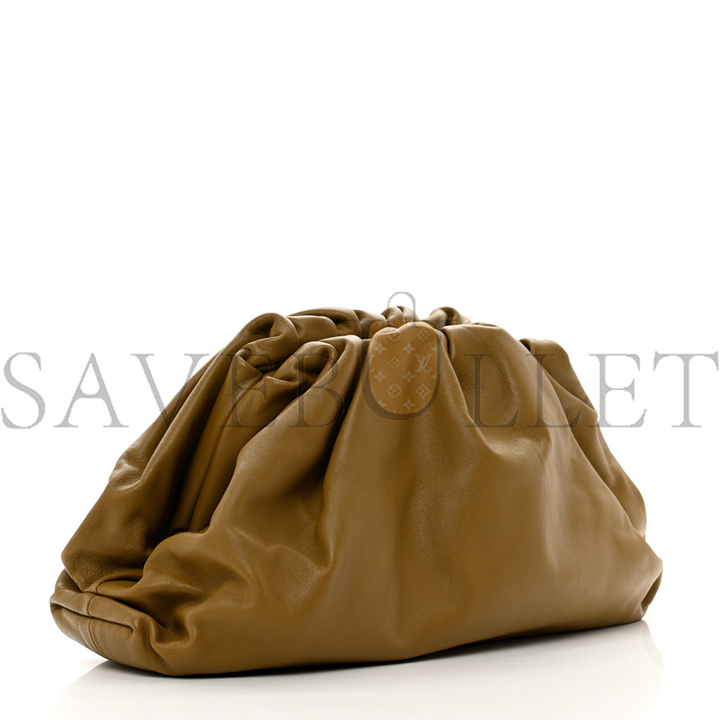 bo*te*ga Ve*ne*ta smooth butter calf the pouch oversized clutch cammello (38*19*9cm)