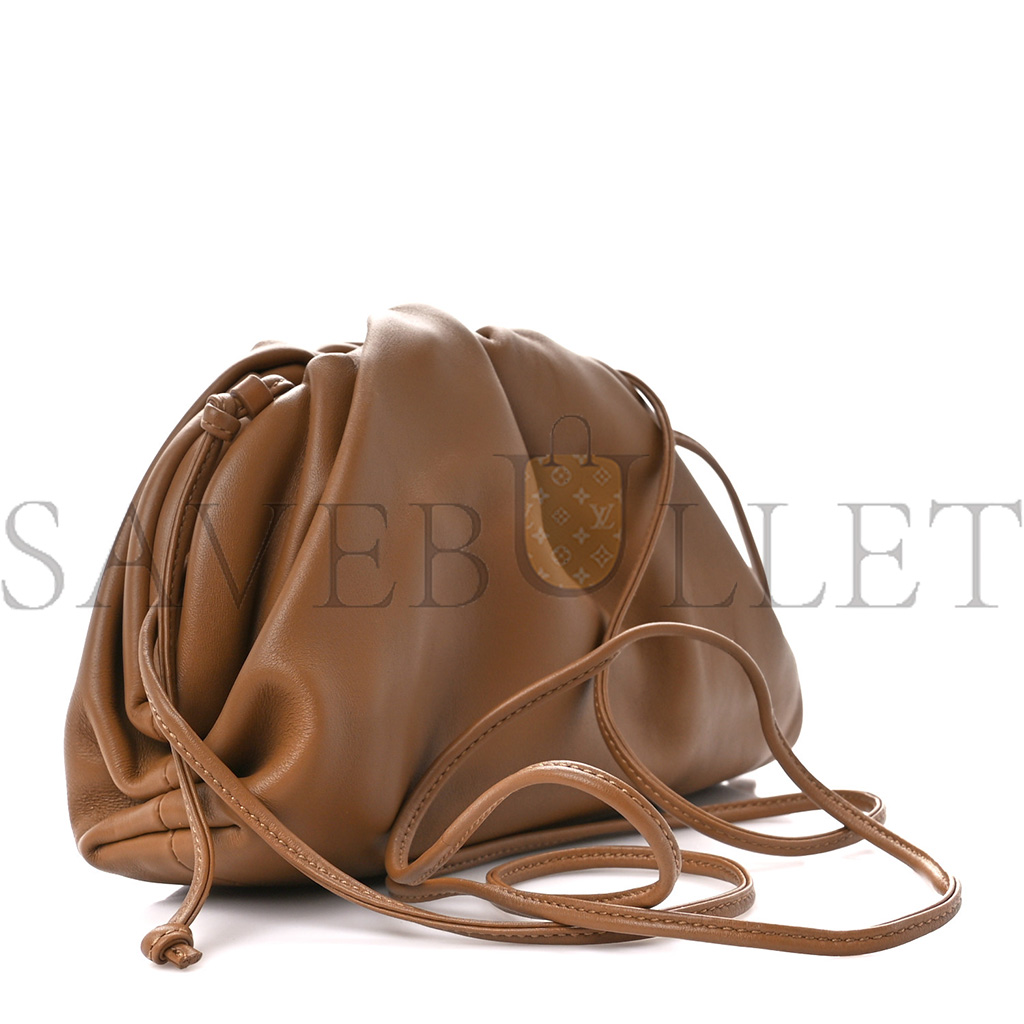 bo*te*ga Ve*ne*ta butter calfskin the mini pouch camel (20*13*6cm)