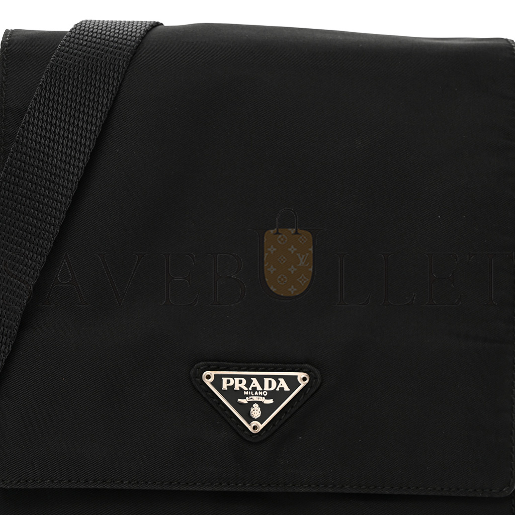 Pra*a nylon flap messenger bag black (15*15*8cm)