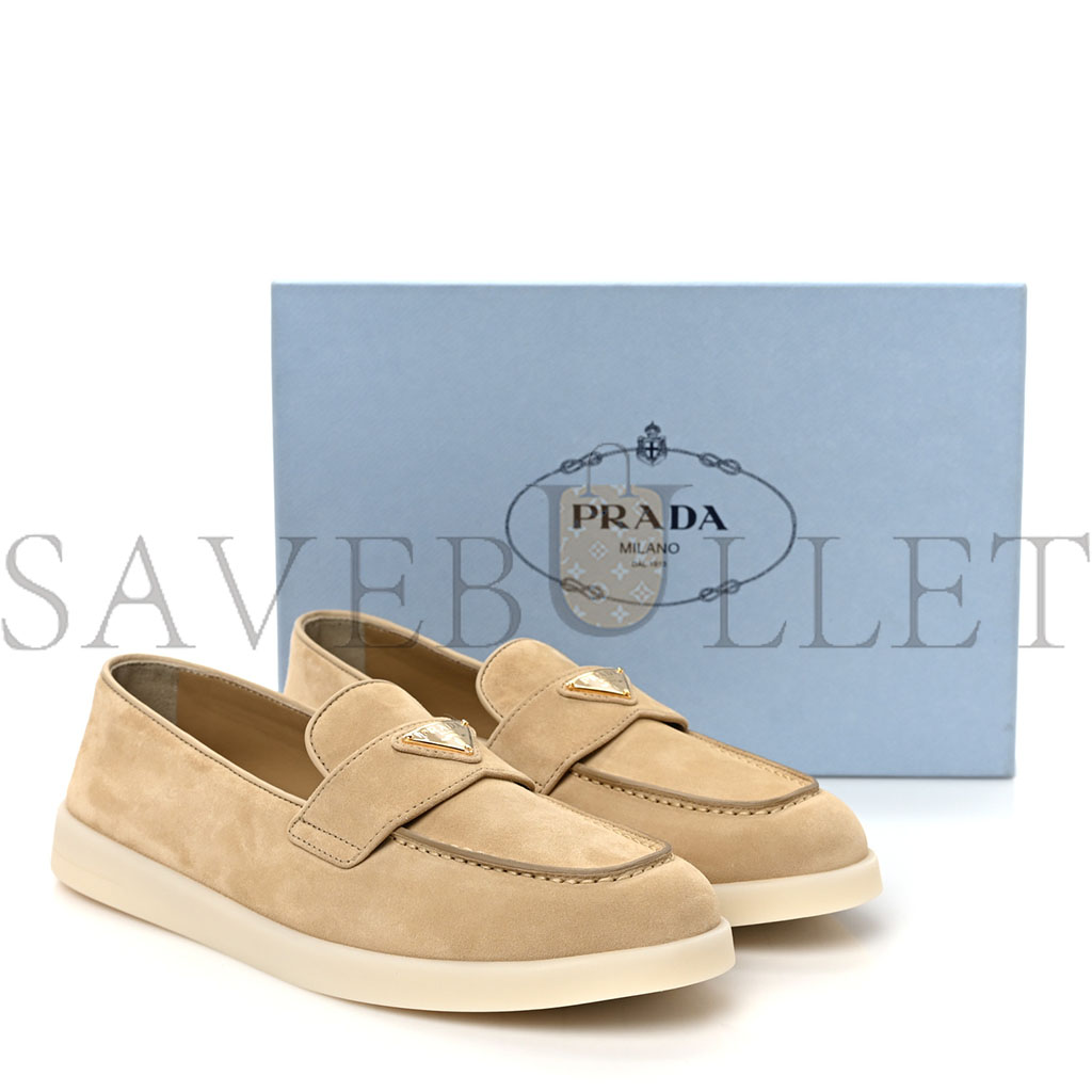 Pra*a vitello scamosciato metal triangle logo saint tropez 25mm loafers 40 ecru