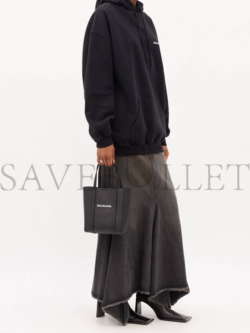 Ba*len*cia*ga black everyday leather tote bag matchesfashion us (24.1*21.5*7.6cm)