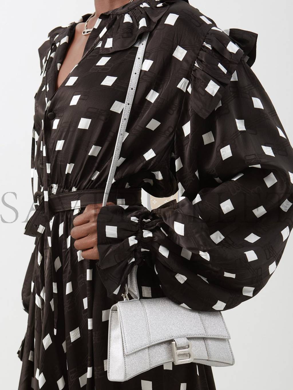 Ba*len*cia*ga silver hourglass xs glitter faux-leather bag matchesfashion us (19*12*6.6cm)